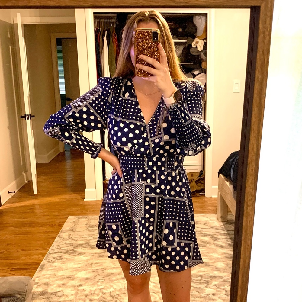 Long sleeve, navy blue patterned dress!